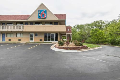 Motel 6-Overland Park, KS