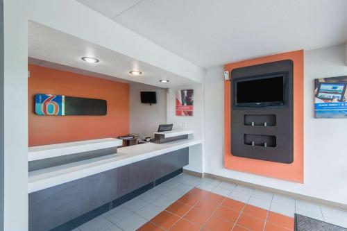 บริการและสิ่งอำนวยความสะดวก, Motel 6 Overland Park, KS in โอเวอร์แลนด์พาร์ค (KS)