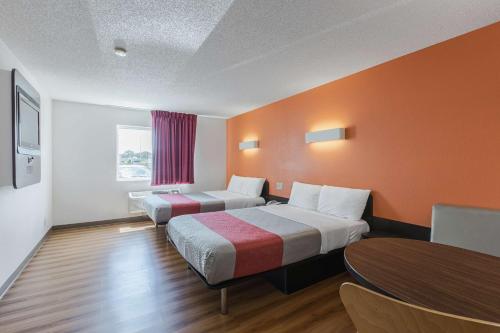 Motel 6 Omaha - Central