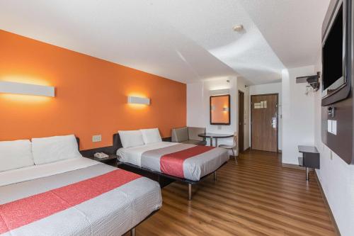 Motel 6 Omaha - Central – Omaha, NE