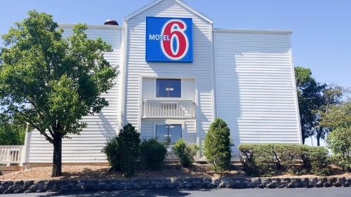 Motel 6 Maryland Heights, MO - Hotel - Maryland Heights