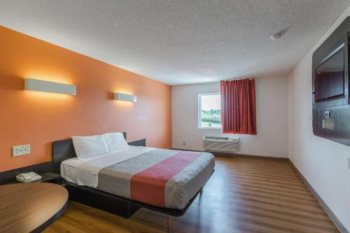Motel 6 Omaha, NE - Central – Omaha, NE