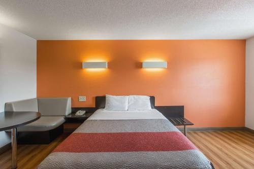 Motel 6 Omaha - Central – Omaha, NE