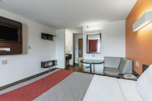 Motel 6 Omaha - Central – Omaha, NE