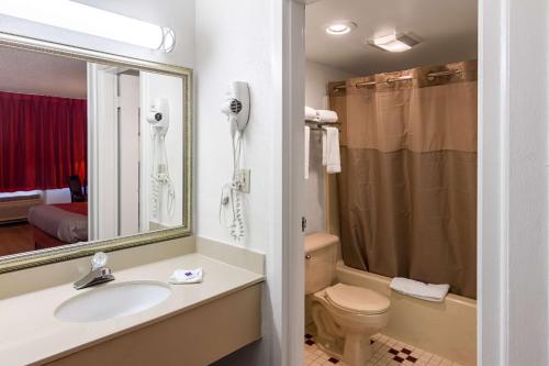 Motel6 Groton, CT - 샤워실