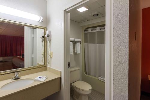 Motel6 Groton, CT - 샤워실