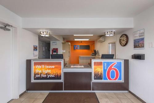 大堂, Motel 6 Kansas City, MO - Airport in 普拉特伍茲