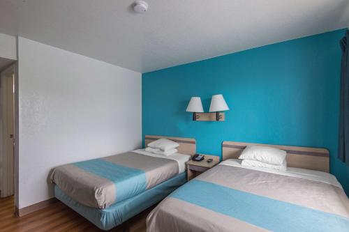 2 double beds