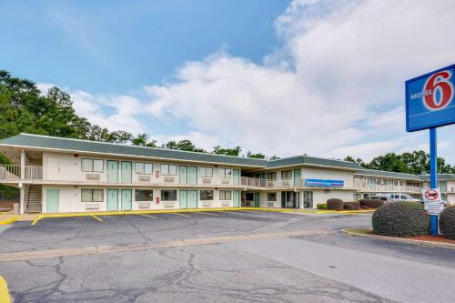 Motel 6-Tuscaloosa, AL - Photo 1 of 33