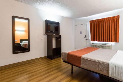 Motel 6-Long Beach, CA - International City