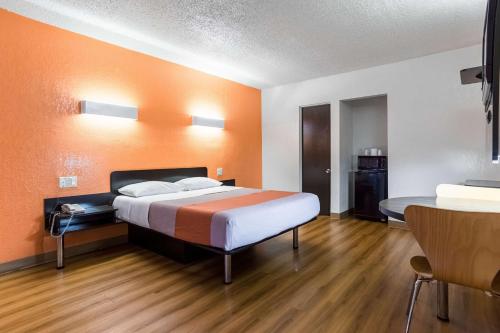 Motel 6-Long Beach, CA - International City in Long Beach, USA