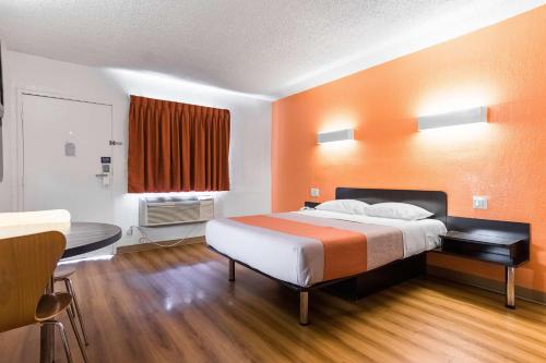Motel 6-Long Beach, CA - International City in Long Beach, USA