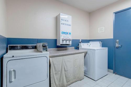 Motel 6 Kingsburg