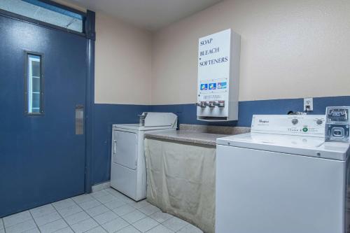 Motel 6-Kingsburg, CA