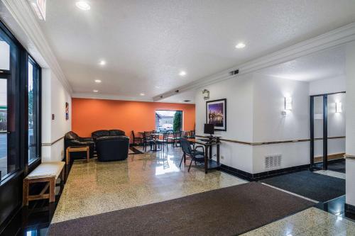 大堂, Motel 6 Libertyville, IL in 利伯蒂維爾