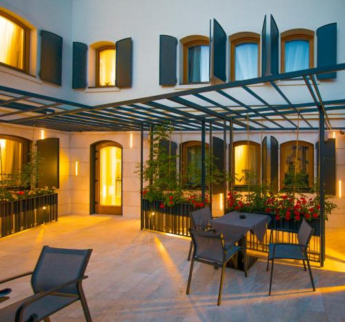 شرفة/ تراس, فندق سانا (Hotel Sana) in سراييفو