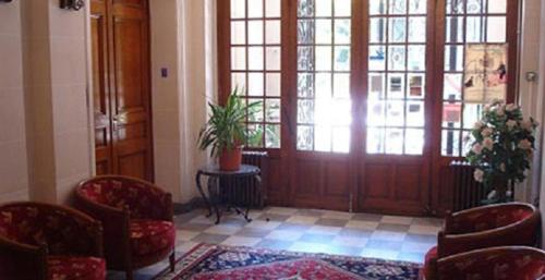 Patogumai, Hotel de France in Monbeljaras