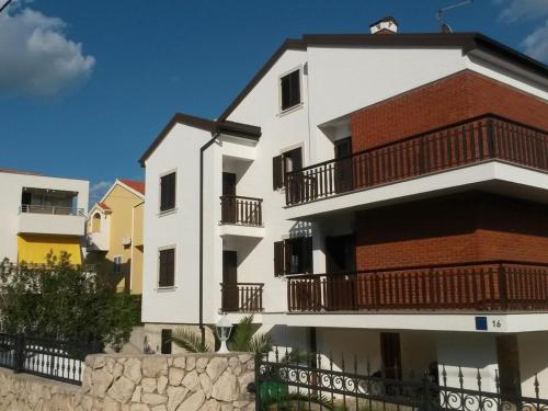  Two-Bedroom Apartment in Zadar IV, Unterkunft in Smirić