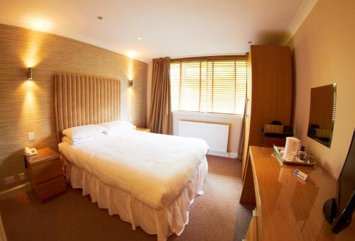Abbotsford Hotel - image 14