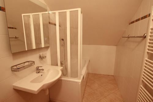 Hotel U Divadla - image 10
