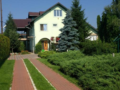 Ieeja, Casa cu pauni in Argeşelu
