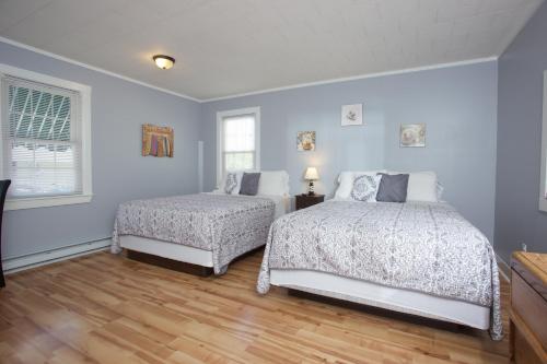 2 queen beds