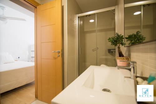 Apartamentos Seven Village - image 6