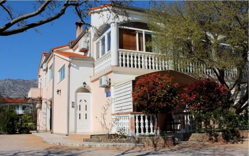  Apartments in Starigrad-Paklenica 6772 in 23244 Starigrad-Paklenica