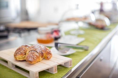 iRooms Forum & Colosseum - image 6