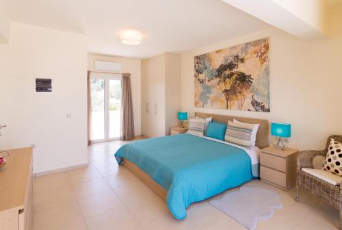 2 bedrooms, 6 beds