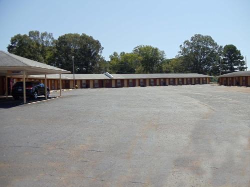 Antlers Budget Inn - image 7
