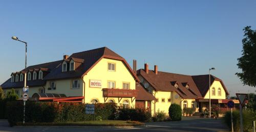 Patyi Étterem és Hotel, Bögöte bei Somlójenő