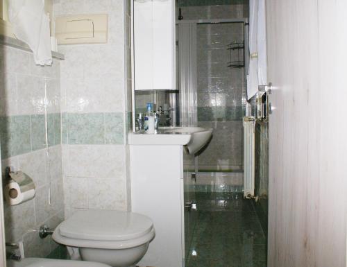 Family Room with Private External Bathroom image 6