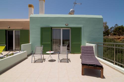 2 bedrooms, 6 beds