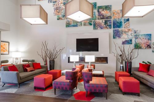 Comfort Suites Loveland - image 35