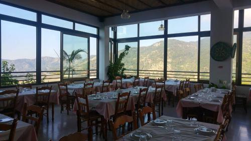 Two Flowers Hotel in Pedoulas