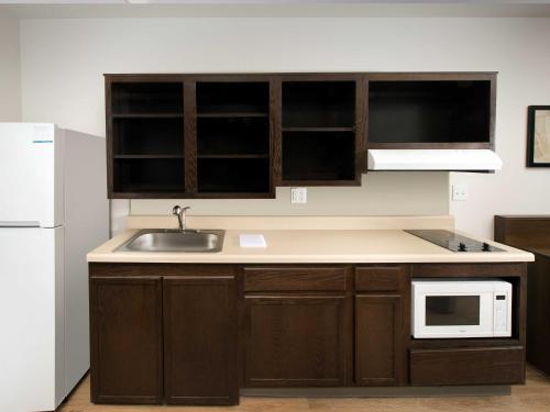 Konyha, WoodSpring Suites Daytona Beach Int'l Speedway near Daytona International Speedway autóversenypálya