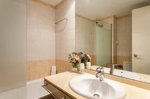 ApartUP Green Opera Views - image 10