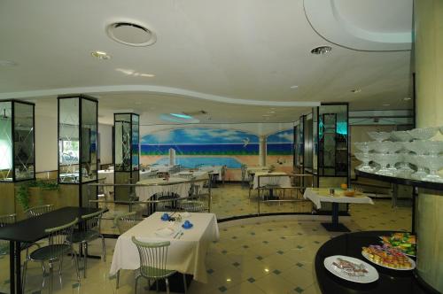 餐廳, 蒙迪艾爾酒店公寓 (Hotel Residence Mondial) in 蒙格里亞