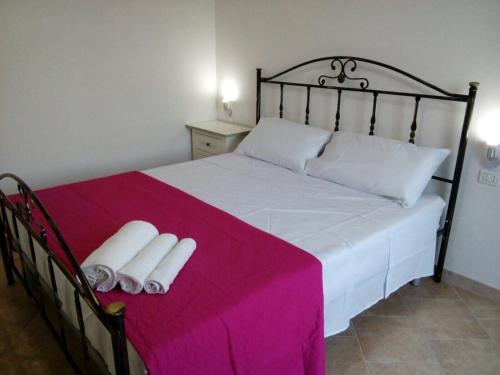 1 queen bed, 1 twin bed