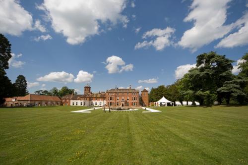 Oakley Hall Hotel - image 12