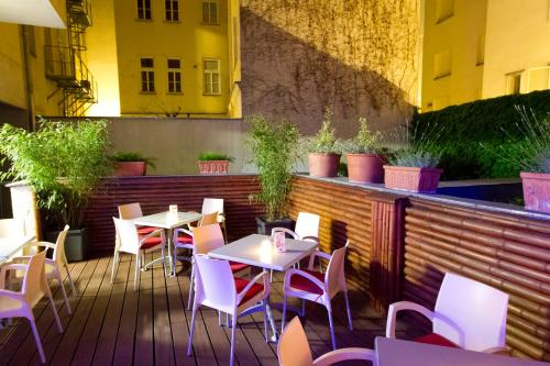 Hotel Boltzmann - image 13