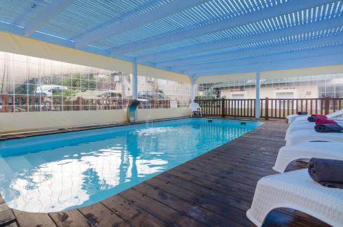Swimming pool, Moon Light Yavneʼel in Menahamiya