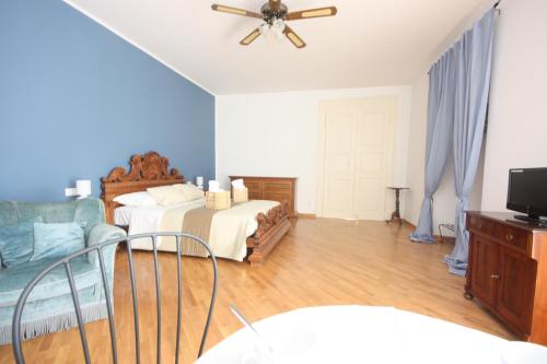 Quadruple Room with Private External Bathroom image 10