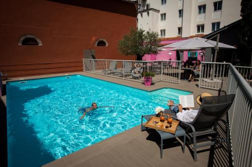 Logis Hotels Grand Hotel d'Orleans - 전망