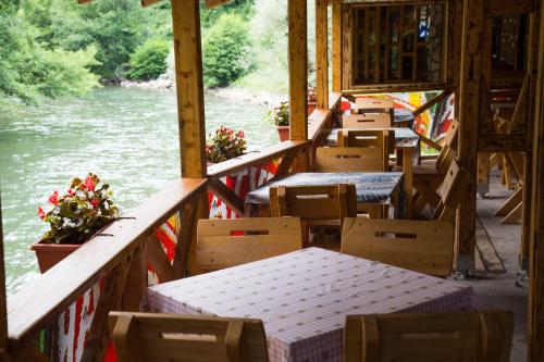 Rafting Kamp Dvije Vrbe Rafting Kamp Dvije Vrbe