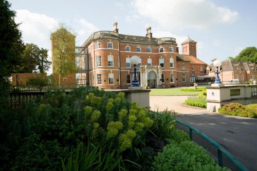 Oakley Hall Hotel - image 2