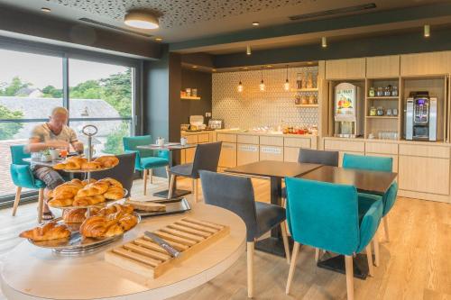 Logis Hotels - Le Belvedere - Hotel 2 etoiles et Restaurant - 레스토랑