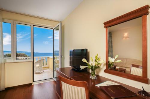 Comfort Double Room with Balcony and Sea View