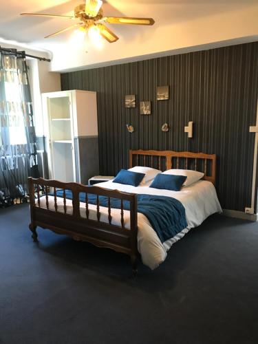 Au Royal Hotel - main image